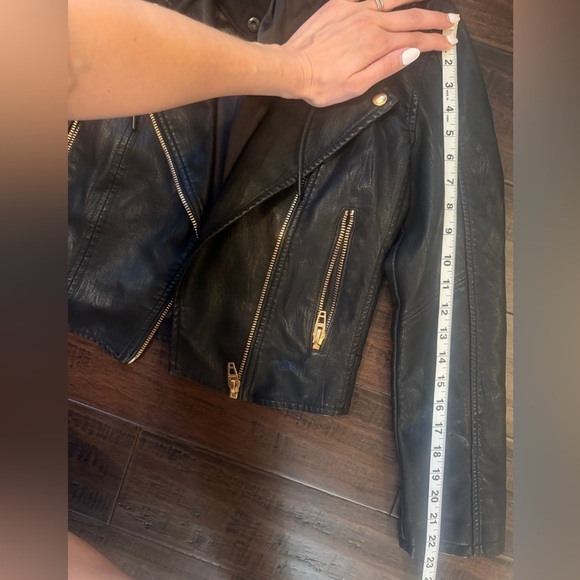 Blank NYC black faux leather moto bomber cropped hooded jacket zipper detail - Picture 10 of 12